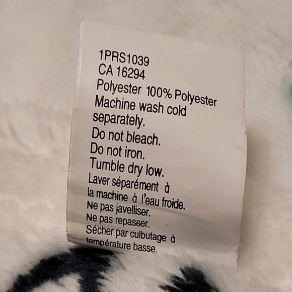 Hallmark Fleece Christmas Blanket - Picture 11 of 11